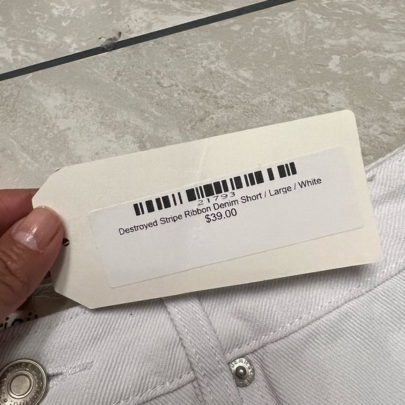 b original by shoe fly Women’s destroyed stripe ribbon denim white shorts size L - Picture 6 of 9